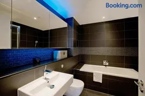 Luxury 360 Penthouse with gym & parking - Image 4