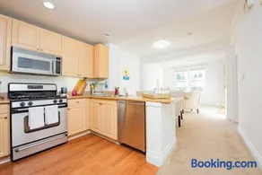 Luxury condo near Irvine Business & UCI Hospital - Image 2