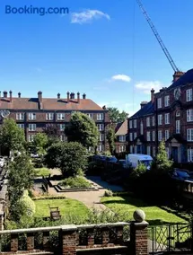 1 Bed Victorian Flat with Shared Garden - Image 2