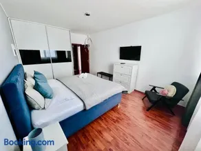 BL Luxury Apartment, 24hr Self Check-in, Free Private Garage Parking, Panoramic Views from Balcony, 5 minute walk to City Center - Image 5