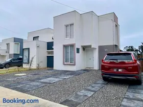 Hermosa Casa El Tabo nueva en condominio - Image 1