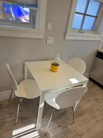 Private 1BR Guesthouse near Langara & SkyTrain - Image 2