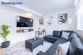 2min to DT, Cowboys, Full-Kitchen, 65 inch TV - Image 2