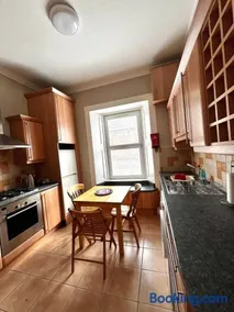 Two Bedroom Apartment in Bridge of Allan - Image 2