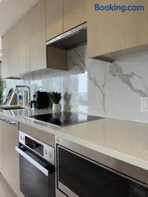 Entire Luxe Condo in Downtown Toronto - Image 4