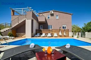 Stylish & luxury villa with pool, biliard, extra pool heating available - WiiBuk - Image 4