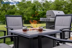 Spacious Home 4BR Fire Pit, Patio Hot Tub - Image 4