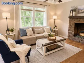 5 br 2 ba Bear Oaks Retreat Mountain Escape Spacious Stay for Family and Friends, near downtown Johnson City - Image 5