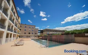 Nice comfortable pool studio 2 min from MTP - Image 5