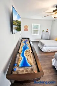 Rave Reviews for Waterway Views Spa Comfy Beds Bring Your Boat - Image 4