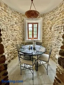Le Petit Château de Tournissan - Image 1