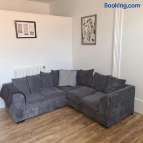 Cozy apartment in Burton town centre - Image 2