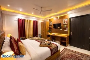 Hotel BellaMount Near Aerocity and Delhi Airport & Free Airport Pick UP and Drop - Image 3