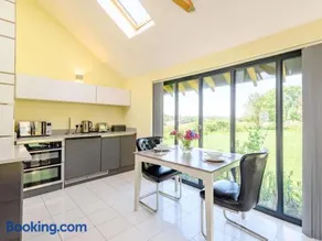 Romantic cottage for 2 with hot tub - Image 3