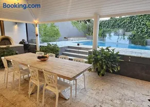 Hillarys Holiday Haven Coastal Retreat - Image 3
