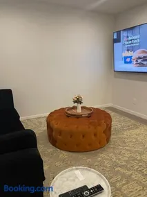 Tastefully furnished one bedroom suite - Image 1