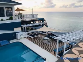 Moxons Beach Club - Image 4