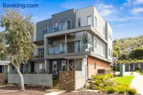 Martha Cove Retreat - Image 4
