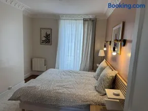 Bel appartement entièrement rénové - Image 3