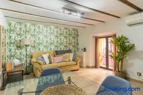 Bright and Cozy - 2 Bedrooms 1.5 Baths - La Latina - Image 1