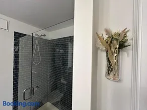 Beautiful & peaceful studio with private entrance - Image 2