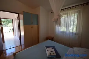 Franka 1 Apartment with terrace near the Beach, Artatore Mali Lošinj - Image 4