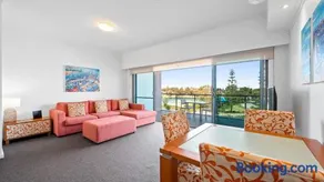 Sea Side 104 - Image 3