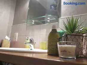 LA GRENOUILLERE- Gîte 9 personnes, 3 chambres, 3 sdb, 3 toilettes, idéal pour séjour court ou étape - Image 5