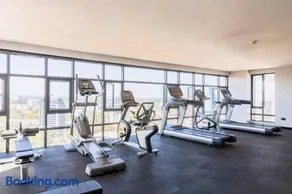Shelly's suites-Modern studio with rooftop pool, gym and restaurant in Westlands - Image 2
