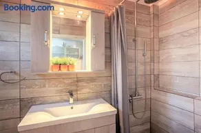 Kanonika Homes Captain's Cabin - Image 3