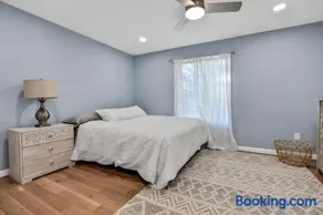 3 Bedroom Hilltop Escape with 5 Private Acres and Hot Tub - Image 3