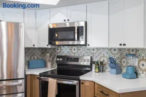 Phoenix Amberwood - Image 1