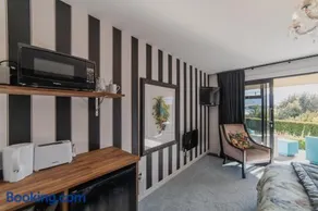Room with Lake and Mountain Views - Tekapo - Image 5