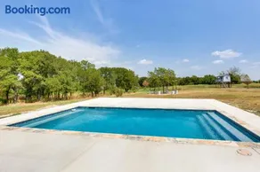 Unwind Fireside: Wills Point Gem w/ Hot Tub & Pond - Image 3