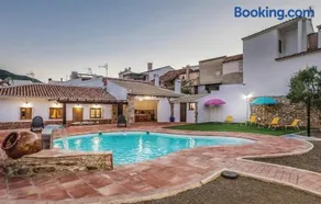Casa con piscina privata, griglia e giardino | Vista sulla montagna | Adatta per il telelavoro - Image 1