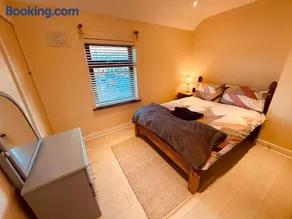 Tralee Town 3 Bedroom House with Parking - Image 2