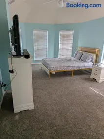 Spacious 6BR Home Sleeps 12 with Game Room near PGA Frisco and Universal Kids - Image 3