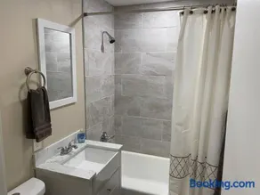 Cozy Eastside Bungalow - Image 4