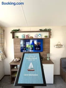 Cornish Coastal Retreat - Dog Friendly Caravan - Hedley Wood Holiday Park - Image 3