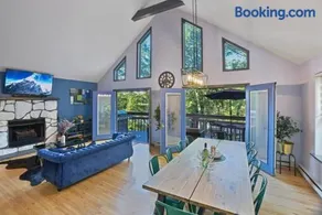 5 Bedroom Cozy Retreat Lakefront - Image 2