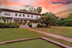 6 Bedroom Historic Home - Image 4