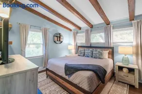 3BR PGA Garden Oasis - Near Quail Hollow and Light Rail - Image 4