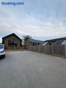 Stunning 2-bed house in Great Warley, Brentwood - Image 2