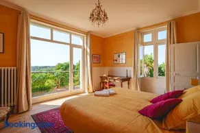 Chateau avec une vue sur la Loire - Image 1