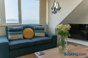 7 Bedroom House in Woolacombe - Sleeps 12 - Image 2
