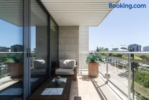 Art and Sciences view luxury apartment - Image 4