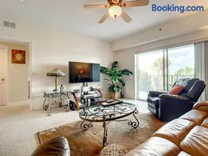 Beautifully appointed 32 condo with gorgeous estuary Views. OW10-305 - Image 1