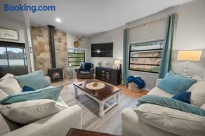 Sunset Cove Cottage- Lakefront With Bar Loft Sunroom & Pier - Image 1