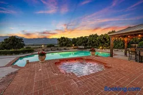 Perfect For Families Pool Spa Tennis Orchards - Image 2