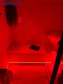 SUITE 785 Chambre Jacuzzi Sauna - Image 3